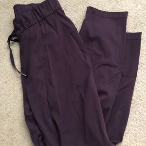 Lulu Lemon On The Fly 28” Jogger in Dark Adobe